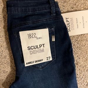 1822 sculpting stretch jeans.